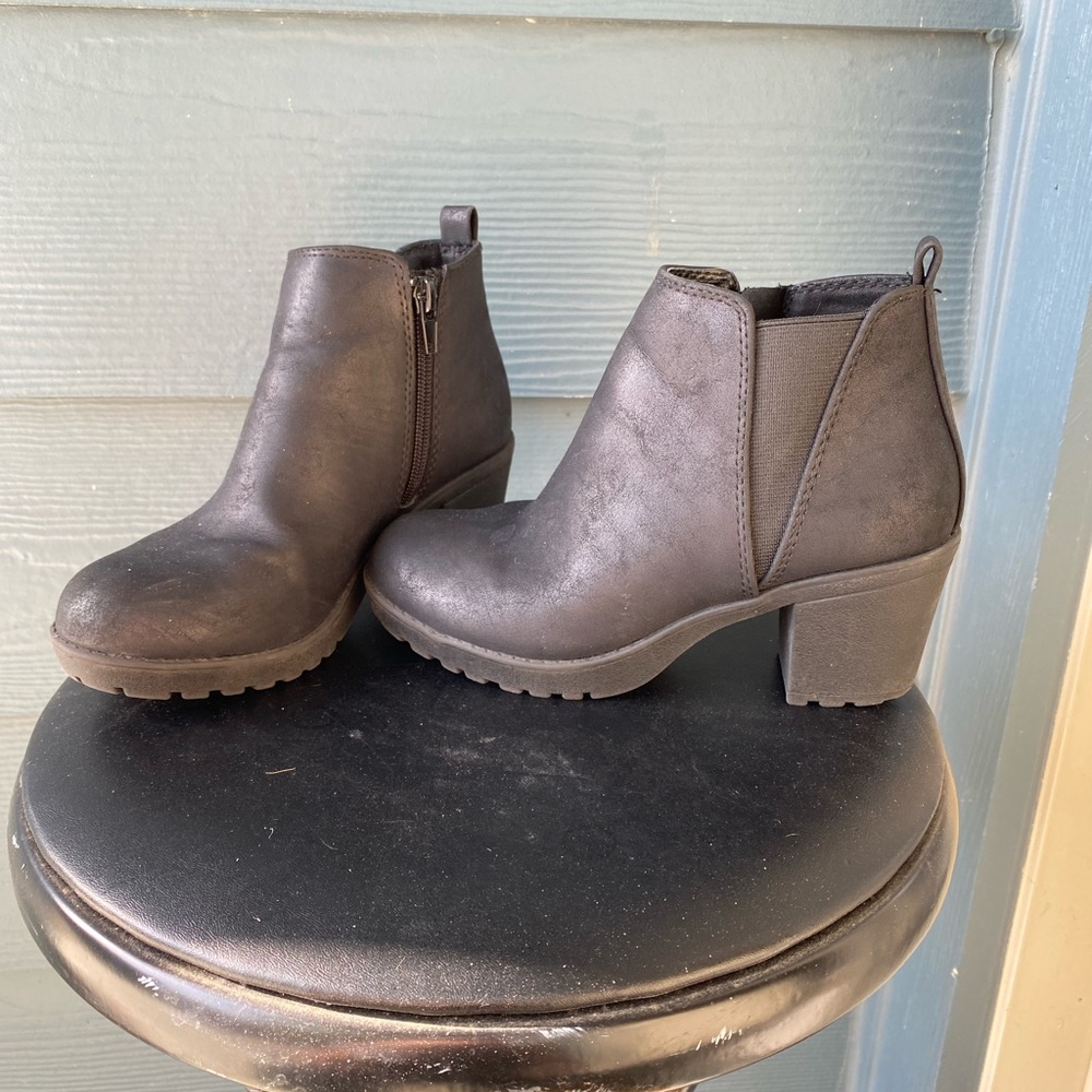 Girls boots
